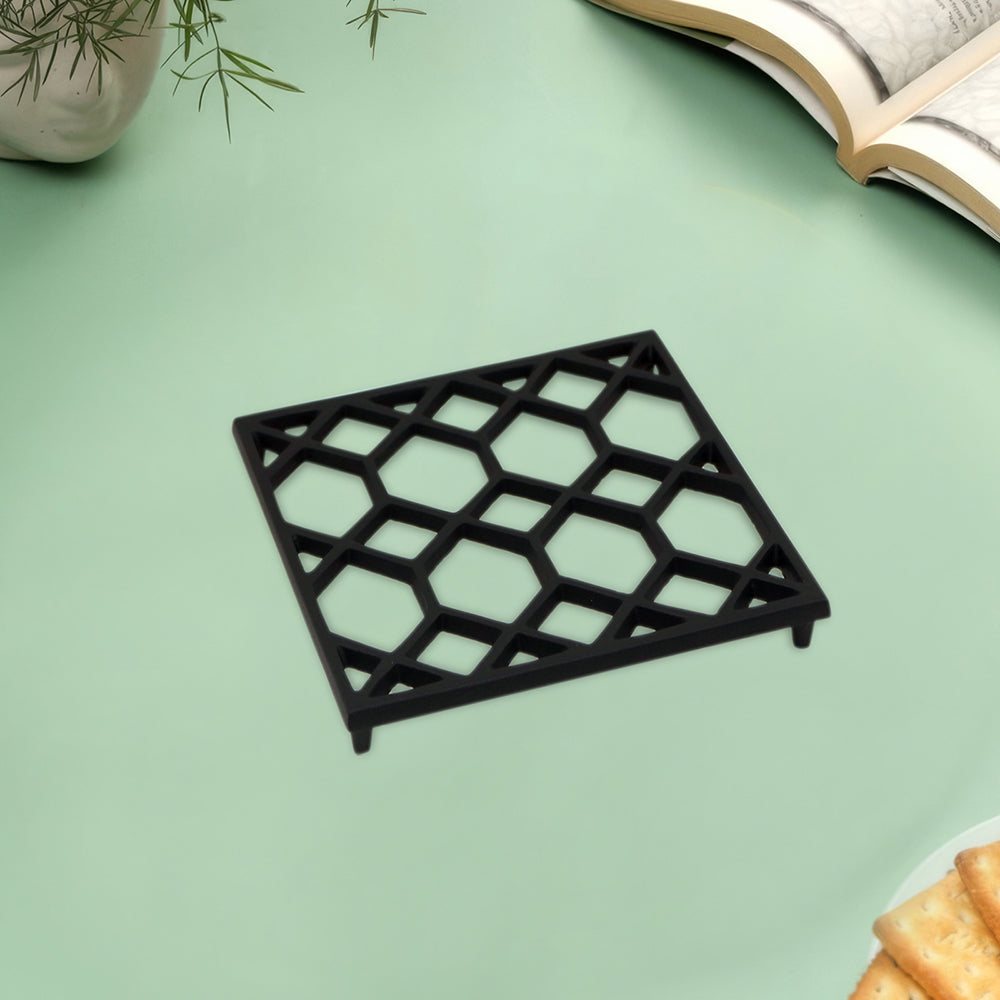 Metal Square Non-Slip Dining Place Matt Black Finish Trivet For Kitchen ( Pack of 1 )