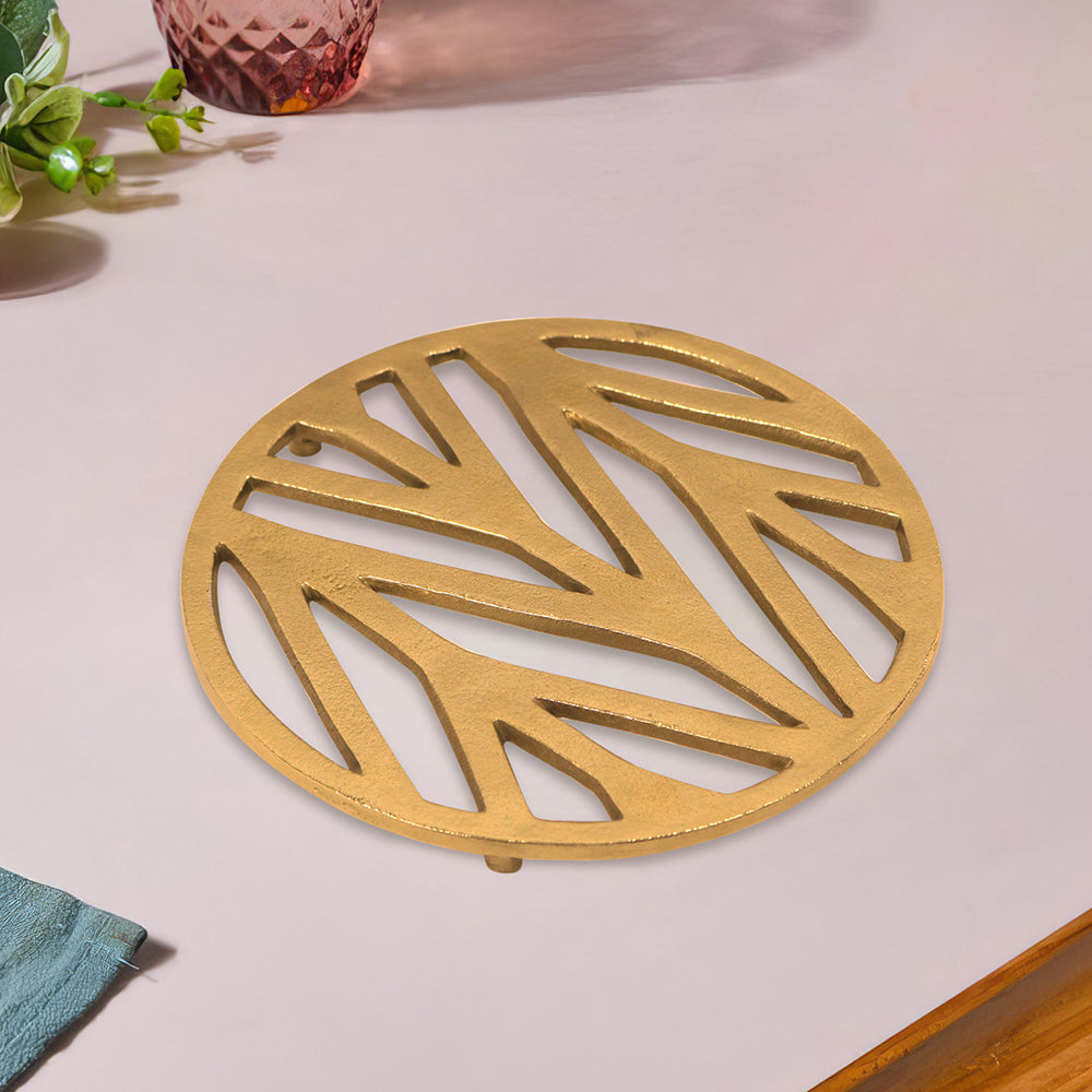 Metal Round Non-Slip Dining Place Gold Finish Trivet For Kitchen ( Pack of 1 )