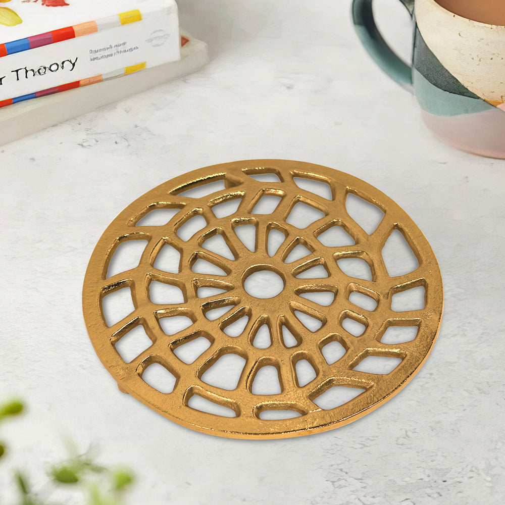 Metal Round Non-Slip Dining Place Gold Finish Trivet For Kitchen ( Pack of 1 )
