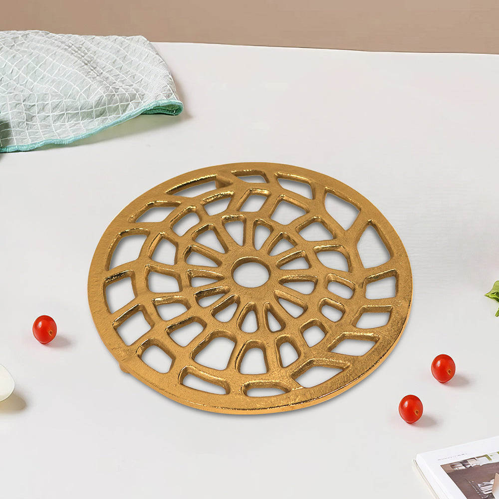Metal Round Non-Slip Dining Place Gold Finish Trivet For Kitchen ( Pack of 1 )