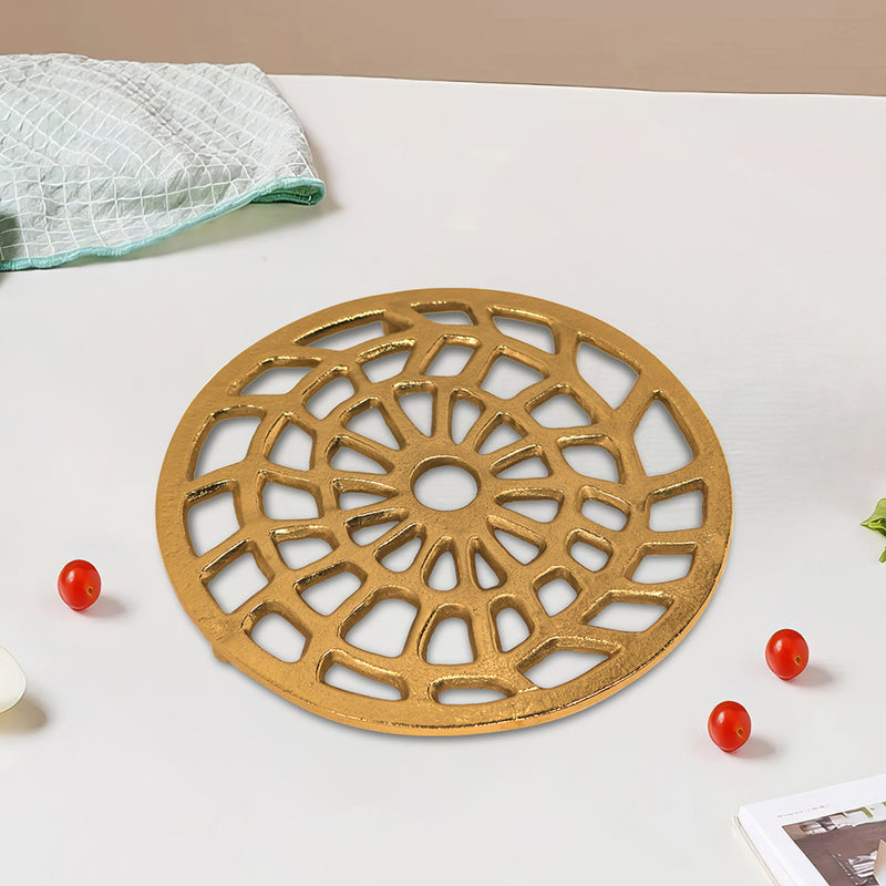 Metal Round Non-Slip Dining Place Gold Finish Trivet For Kitchen ( Pack of 1 )