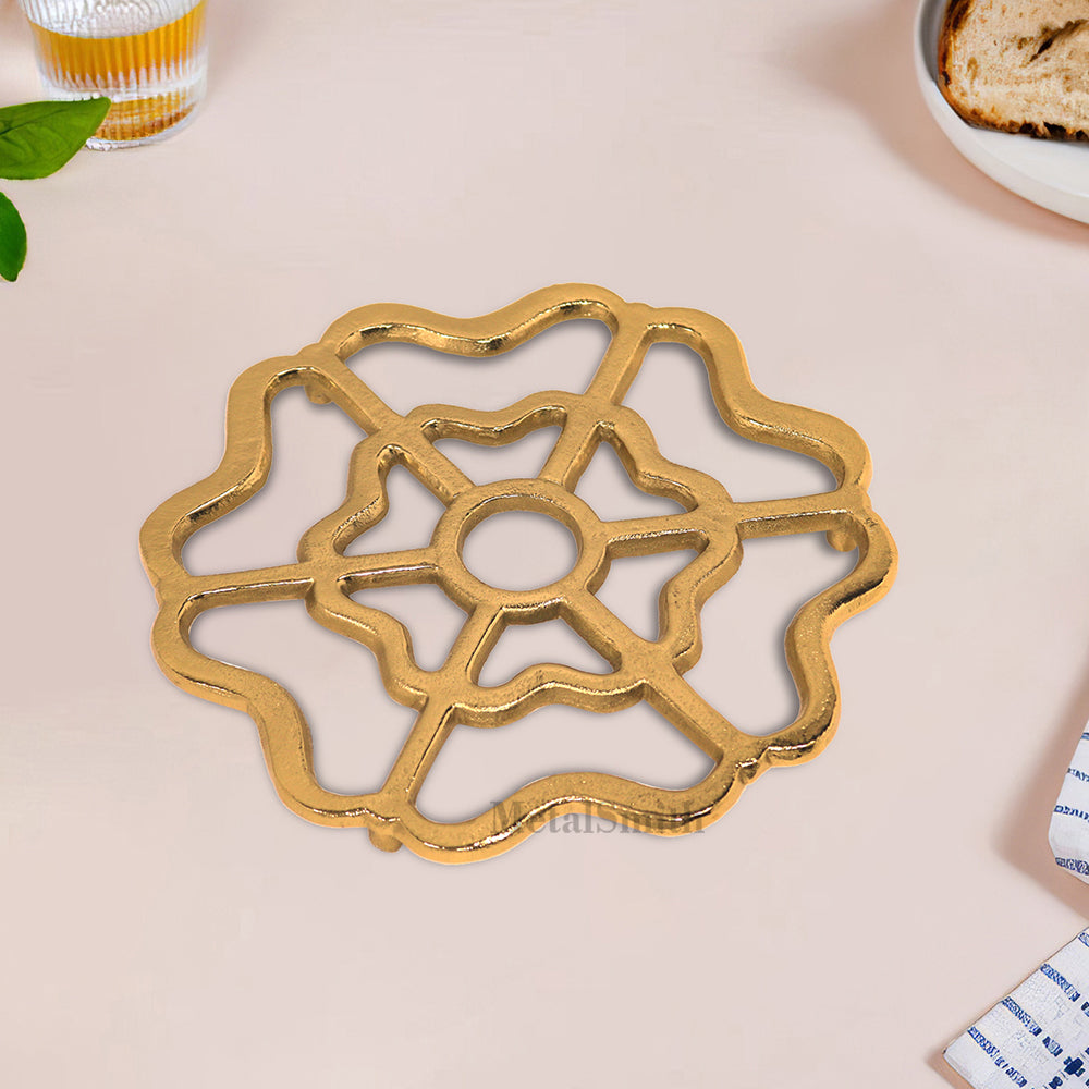 Metal Round Non-Slip Dining Place Gold Finish Trivet For Kitchen ( Pack of 1 )