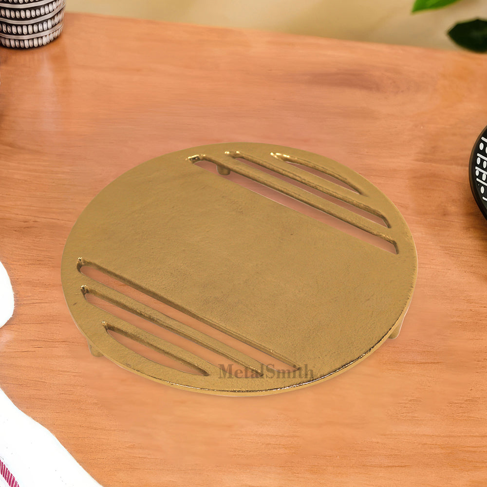 Metal Round Non-Slip Dining Place Gold Finish Trivet For Kitchen ( Pack of 1 )