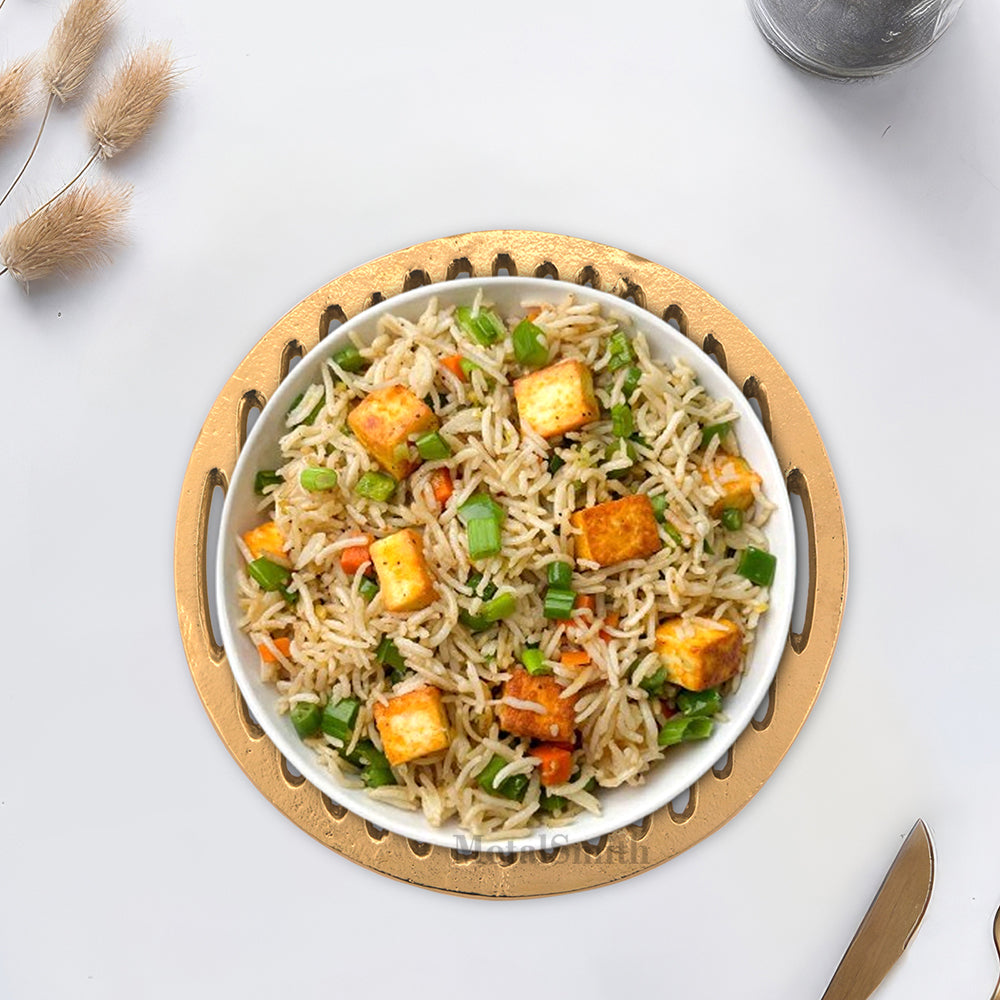 Metal Round Non-Slip Dining Place Gold Finish Trivet For Kitchen ( Pack of 1 )