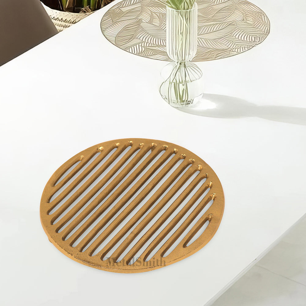 Metal Round Non-Slip Dining Place Gold Finish Trivet For Kitchen ( Pack of 1 )