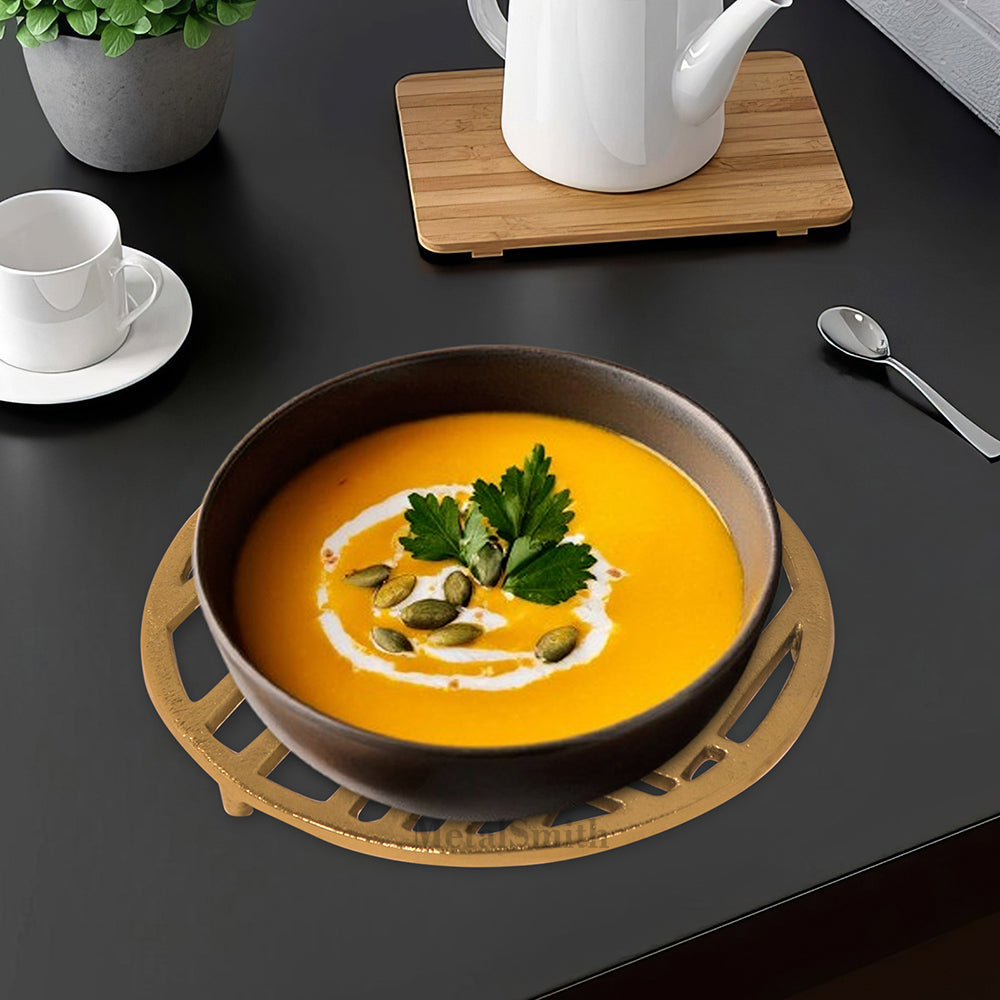 Metal Round Non-Slip Dining Place Gold Finish Trivet For Kitchen ( Pack of 1 )