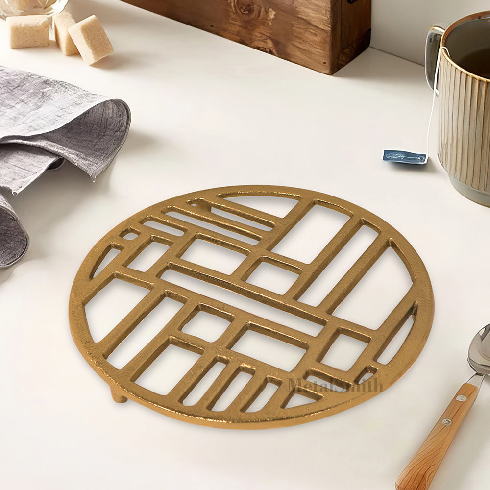 Metal Round Non-Slip Dining Place Gold Finish Trivet For Kitchen ( Pack of 1 )