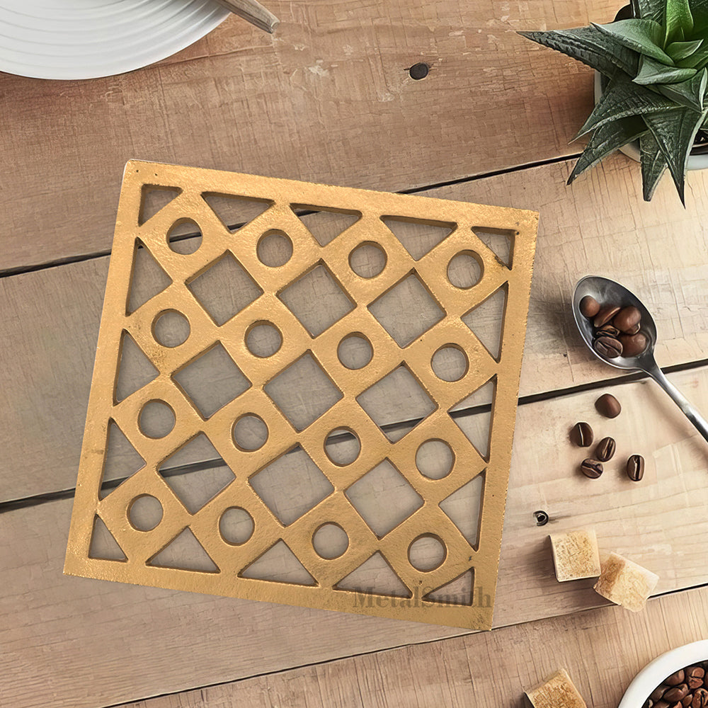 Metal Square Non-Slip Dining Place Gold Finish Trivet For Kitchen ( Pack of 1 )