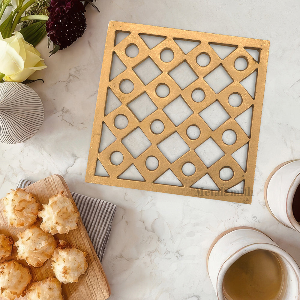 Metal Square Non-Slip Dining Place Gold Finish Trivet For Kitchen ( Pack of 1 )