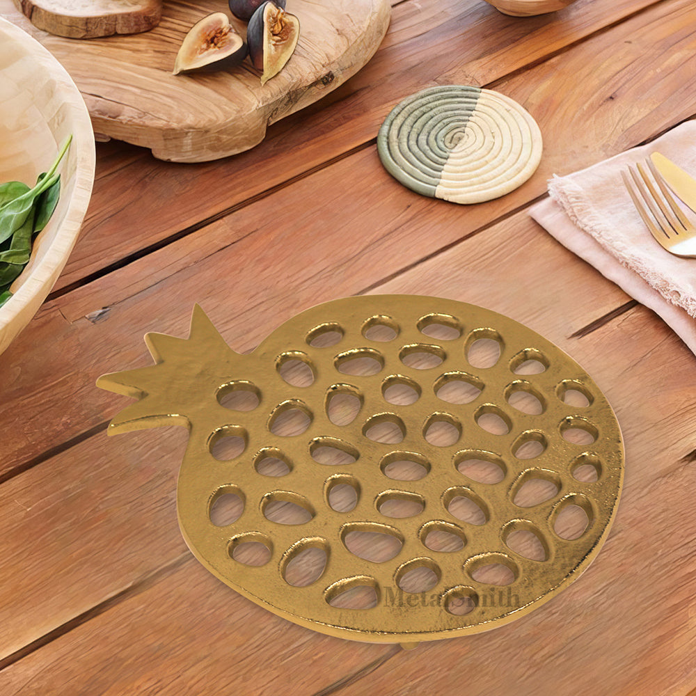 Metal Designer Non-Slip Dining Place Gold Finish Trivet For Kitchen ( Pack of 1 )
