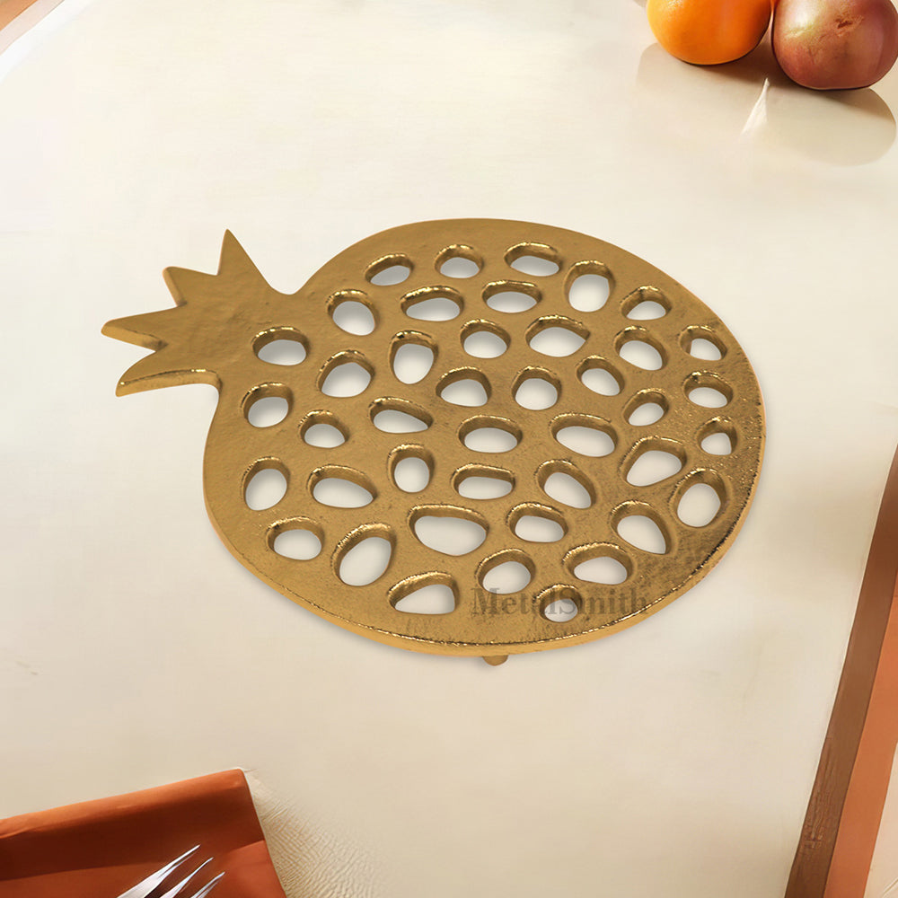 Metal Designer Non-Slip Dining Place Gold Finish Trivet For Kitchen ( Pack of 1 )