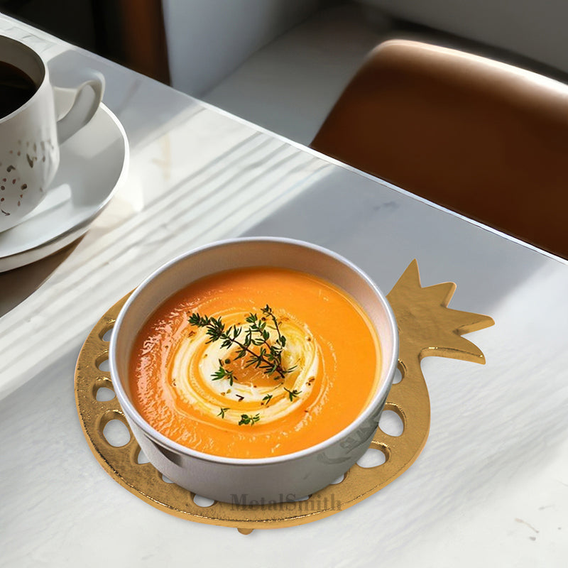 Metal Designer Non-Slip Dining Place Gold Finish Trivet For Kitchen ( Pack of 1 )