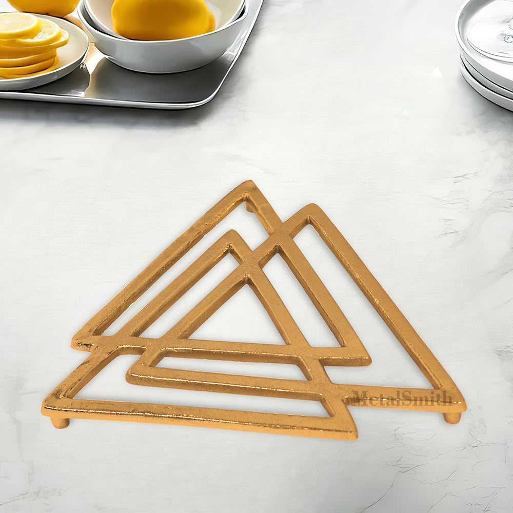 Metal Designer Shape Non-Slip Dining Place Gold Finish Trivet For Kitchen ( Pack of 1 )
