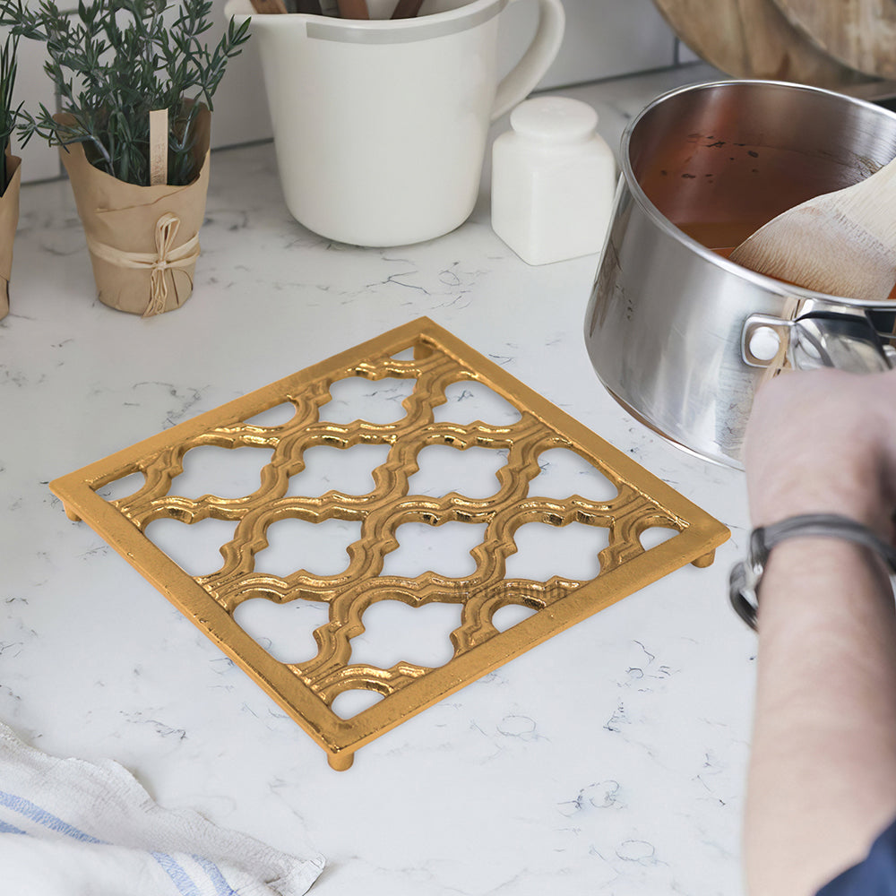 Metal Square Non-Slip Dining Place Gold Finish Trivet For Kitchen ( Pack of 1 )