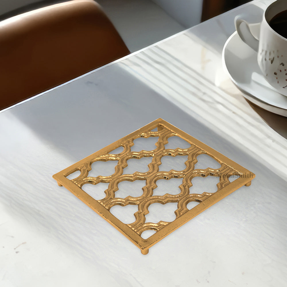 Metal Square Non-Slip Dining Place Gold Finish Trivet For Kitchen ( Pack of 1 )