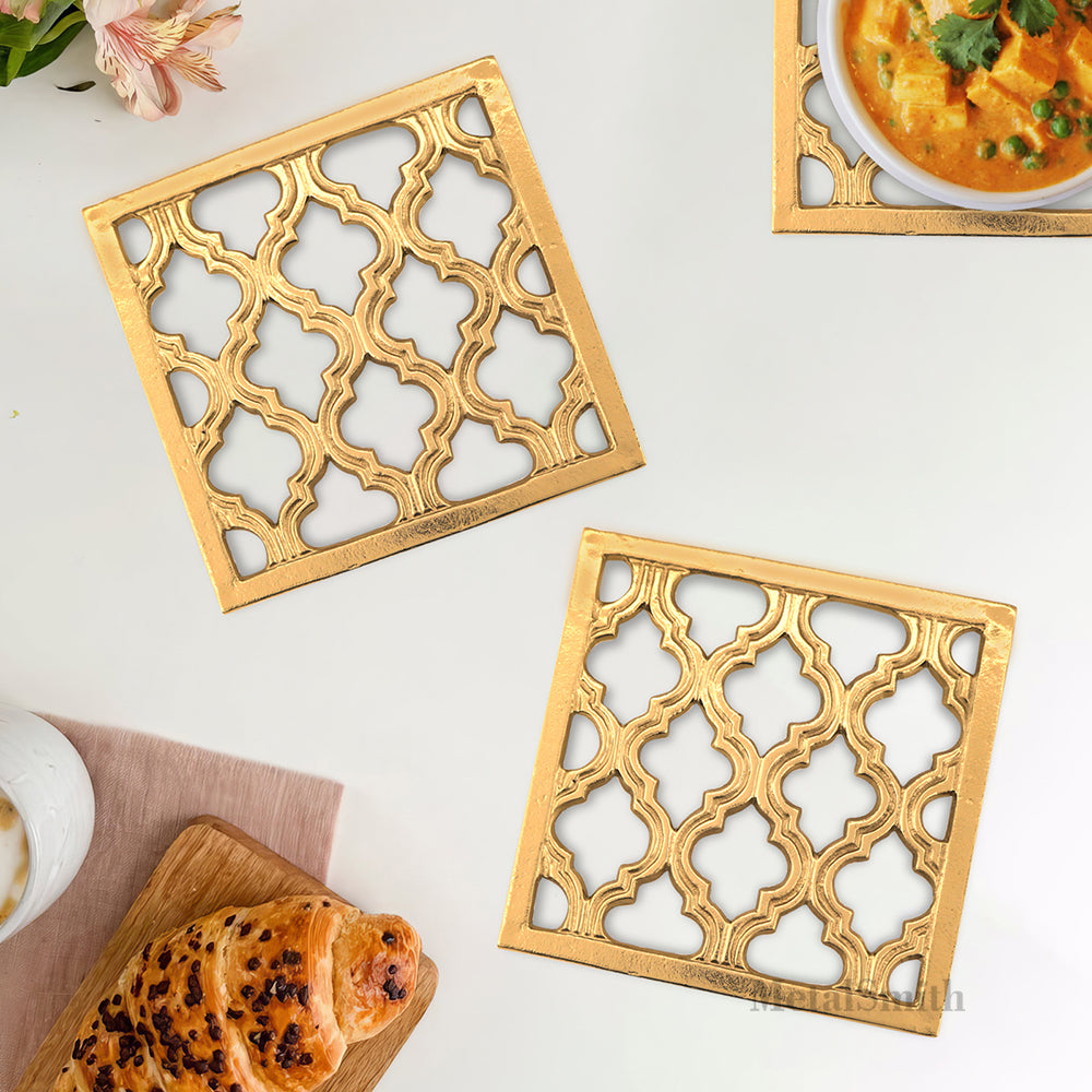 Metal Square Non-Slip Dining Place Gold Finish Trivet For Kitchen ( Pack of 1 )