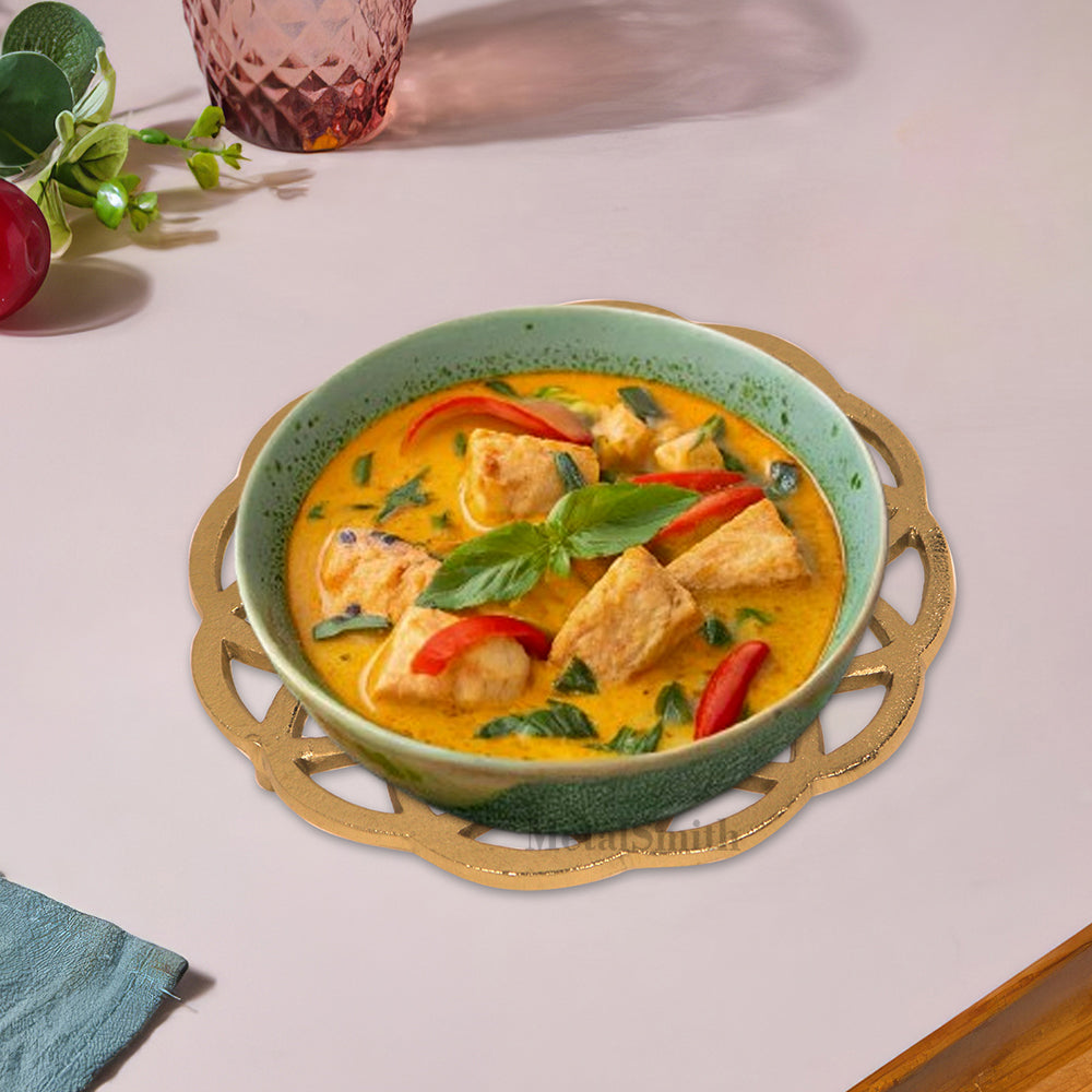 Metal Round Non-Slip Dining Place Gold Finish Trivet For Kitchen ( Pack of 1 )