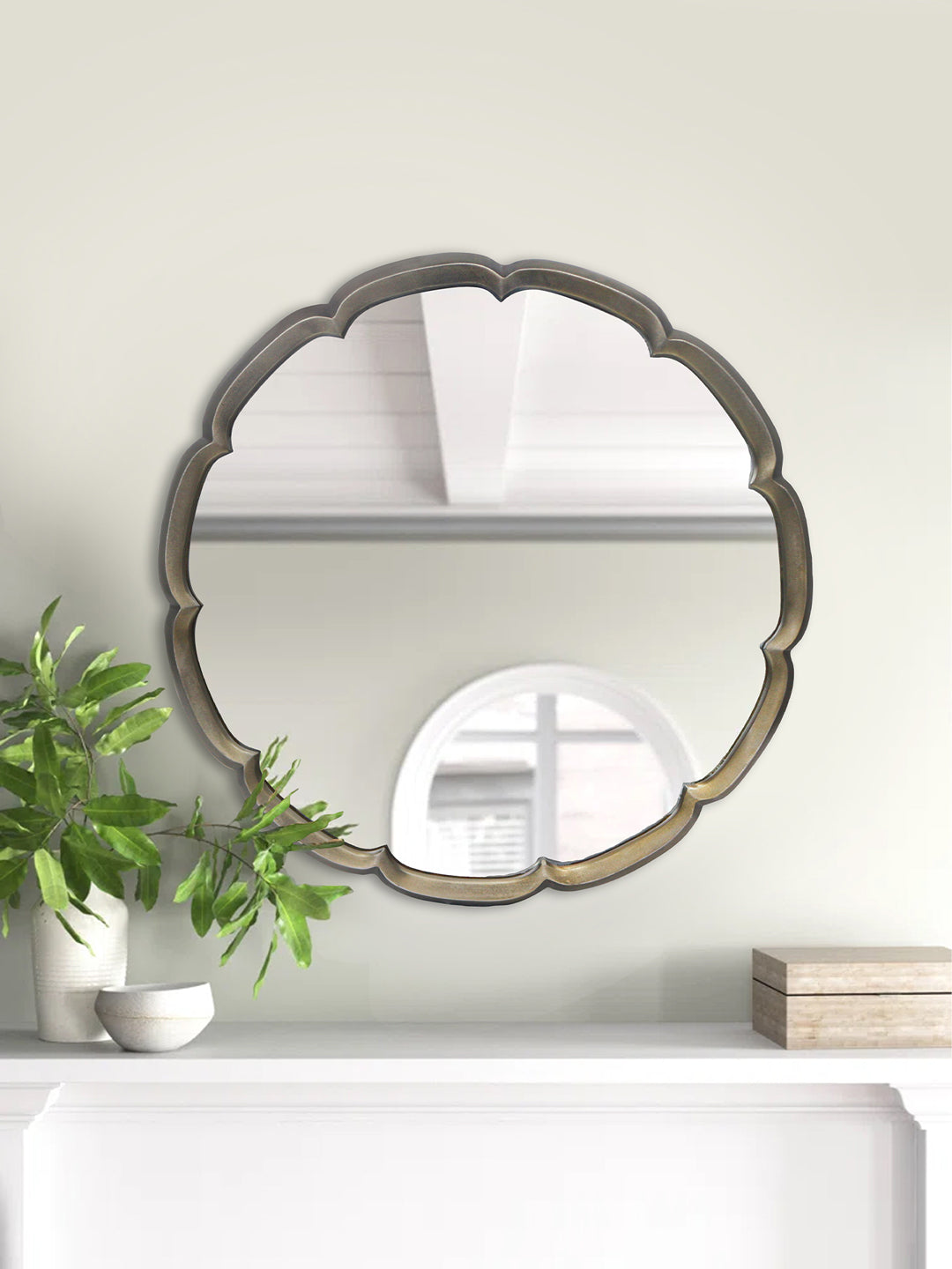Metal Elegant Wall Hanging Mirror